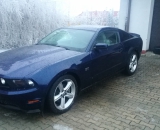 Ford Mustang GT 4.6 235kW na LPG s nádrží místo rezervy.