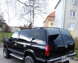 Chevrolet Tahoe s motorem V8 Vortec 5.7 184kW přestavěný na LPG se zařízením Stag a nádrží válcovou pod autem na 80l.