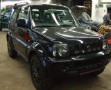 Suzuki Jimny 1.3 59kW je malé terenní auto se kterým se dá zajet opravdu kamkoli a je velmi příjemné i pro jízdu po běžných silnicích. Po přestavbě na LPG s válcovou nádrží v kufru. Je možnost použít jako pracovní bez zadních sedaček a nebo se zmenšením k